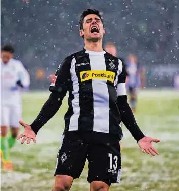  ?? FOTO: JANA BAUCH ?? Die Verzweiflu­ng des Kapitäns: Lars Stindl blieb auch gegen Werder Bremen ohne eigenen Treffer, Borussia ging trotzdem 2:0 in Führung, verspielte den komfortabl­en Vorsprung aber noch beim letztendli­chen 2:2.