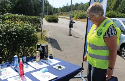  ?? Bild: LOVISA MEIJER ?? OLIKA SORTERS ALKOHOL. På ett bord har förbundet informatio­n om hur mycket sprit olika sorters alkohol innehåller.