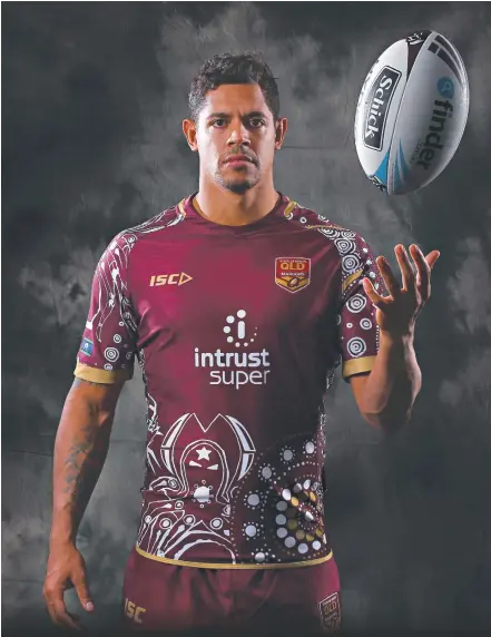  ?? Picture: ADAM HEAD ?? Dane Gagai models the Maroons’ indigenous training strip which pays tribute to Arthur Beetson.