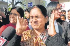  ?? ARVIND YADAV/HT PHOTO ?? Asha Devi speaks to the media outside Patiala House Courts on Wednesday. n