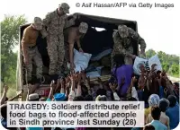  ?? ?? © Asif Hassan/AFP via Getty Images
TRAGEDY: Soldiers distribute relief food bags to flood-affected people in Sindh province last Sunday (28)
