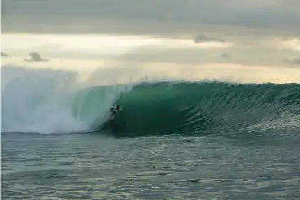  ??  ?? MEGA WAVE: Mega Semadhi on his way to winning the 2016 Rip Curl Cup at Padang in Indonesia this week.