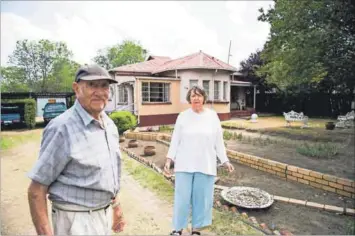  ??  ?? Trapped: Koos and Fein Lotter have lived in Standerton for 13 years. They are no longer able to sit outside because the stench is overpoweri­ng