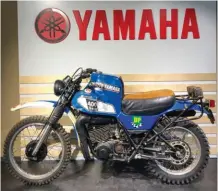  ??  ?? La Yamaha 400 DTMX de l’Abidjan-Nice, un moteur deuxtemps et un réservoir de 37 litres. Pas le meilleur choix…