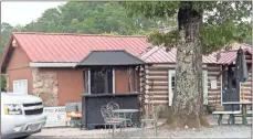  ?? Doug Walker ?? Unlike the original North Broad Street location, the Ole Tymer BBQ in Armuchee offers eat-in dining. Drive-thru service has been a mainstay for the business at both locations.