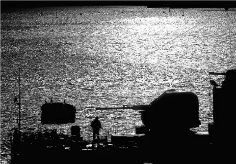  ?? FILIPPO MONTEFORTE / AFP / Gety Images ?? A Ukrainian soldier stands guard on board the Ukrainian navy ship Ternopil docked in the Black Sea port of Sevastopol, where a Ukrainian navy base is located. Ukraine accused Russia of stoking tensions
as the UN Security Council and European leaders...