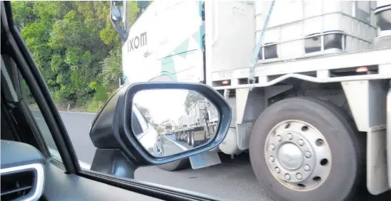  ?? Photo / Dan Hutchinson ?? Trucks make their way around Bulli Pt on SH1, along the eastern side of Lake Taupō .