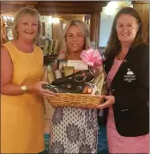  ??  ?? Jackie Hamilton receiving her prize from Maeve Halford and lady Captain Catherine Quinn in Courtown on Tuesday.
