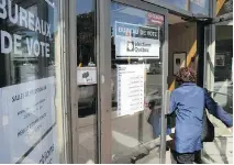  ?? PIERRE OBENDRAUF ?? A Quebec voter arrives to take part in advance polls in the riding of Viau on Bélanger St. on Sunday. Delays and computer glitches at advance polls were reported on Sunday and Thursday.