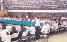  ??  ?? En la Sala de la República de la Casa Guerrero, Astudillo escuchó que en lo que va del año se han sofocado 132 siniestros forestales.