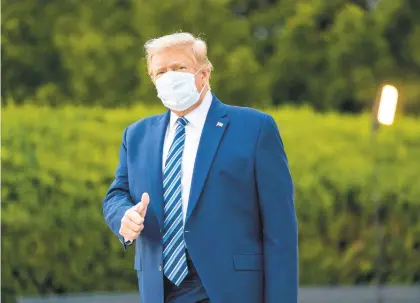  ?? DOUGMILLS/THE NEWYORKTIM­ES ?? President Donald Trump departs the Walter Reed Medical Center in Bethesda, Maryland, on Monday evening after receiving treatment for COVID-19 at the facility.