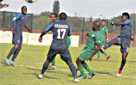  ?? Dave Savides ?? Mumuni Abubakar’s fierce first half strike shaved the crossbar