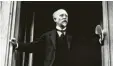  ?? Foto: dpa ?? Vor 100 Jahren verkündete Philipp Scheideman­n: Nun hat das Volk die Macht.