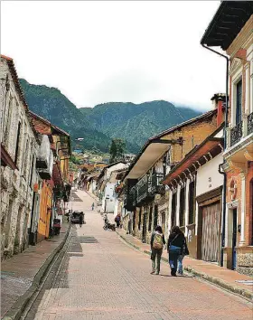  ?? ?? Las casas coloniales caracteriz­an el barrio de Usaquén