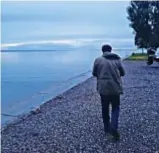 ?? ?? Lo scrittore Paolo Di Paolo sulle rive del Lago di Costanza durante la stesura del romanzo