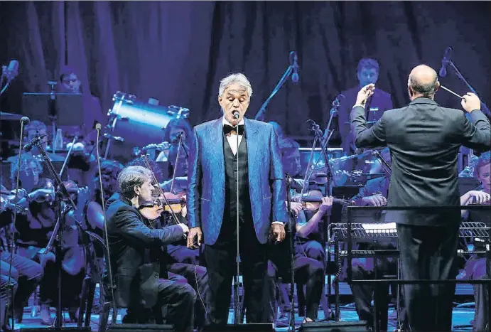  ?? PERE DURAN / NORD MEDIA ?? Un momento del concierto ofrecido anoche por el tenor italiano en el escenario de los jardines de Cap Roig