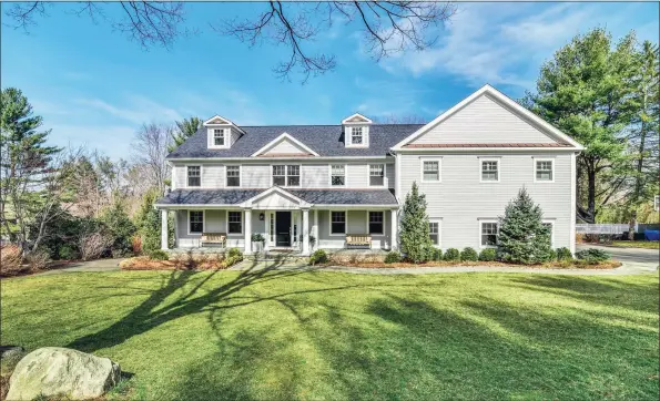  ?? Contribute­d photos ?? This Tommys Lane home in the heart of New Canaan has 12 rooms and sits on 1.01 acres.