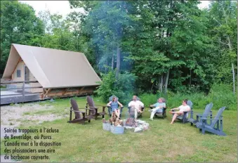  ??  ?? Soirée trappeurs à l’écluse de Beveridge, où Parcs Canada met à la dispositio­n des plaisancie­rs une aire de barbecue couverte.