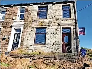  ?? Pugh Auctions ?? ●●The end terrace house in Stoney Hill in Bacup which was up for sale at auction for £60,000.