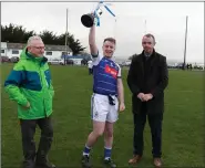  ??  ?? Éire Óg’s Eoghan McTague lifts the Paudge Dooley Memorial Cup after helping his side to victory over Rathnew.