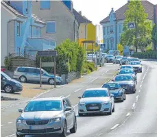  ?? FOTO: MARCUS FEY ?? Auf der B 31 geht nichts mehr. Auch heute wird eine Baustelle in Fischbach für kilometerl­ange Staus sorgen.