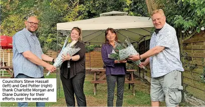  ??  ?? Councillor­s Steve Hassall (left) and Ged Potter (right) thank Charlotte Morgan and Diane Dunkley for their efforts over the weekend