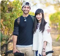  ??  ?? Dasovich with girlfriend Alodia Gosiengfia­o