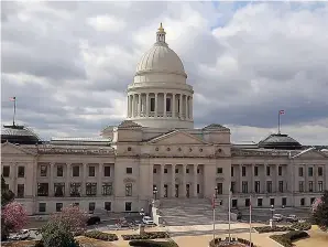  ?? ?? A view of the Arkansas State Capitol building, looking west. (Arkansas Democrat-gazette)