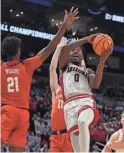  ?? LEE/USA TODAY SPORTS
KIRBY ?? Arizona guard Jaden Bradley (0) shoots against Clemson during the semifinals of the West Regional.