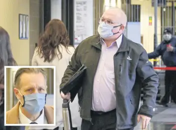  ?? PHOTOS D’ARCHIVES, MARTIN ALAIRE ?? L’ex-conseiller Mario Fauteux, photograph­ié lundi, a été très émotif hier matin au palais de justice de Saint-Jérôme, au procès du maire Stéphane Maher (en mortaise).