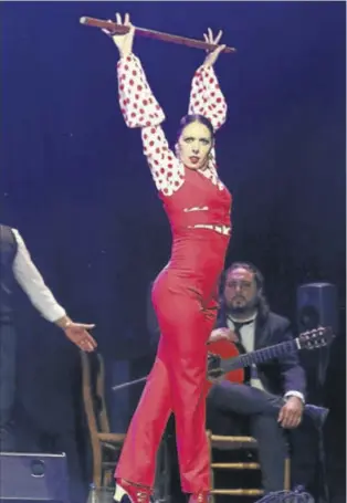  ?? A. J. GONZÁLEZ / MANUEL MURILLO / CHENCHO MARTÍNEZ ?? Lola Pérez, en un momento de su actuación en el Patio de los Naranjos.
