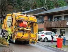  ??  ?? ⇩ By reversing the truck, the driver can remain close to the compactor unit instead of having to repeatedly walk between the rear and the cab every time the truck is on the move.