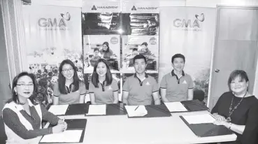  ??  ?? Photo shows the GMA Kapuso Foundation and Hanabishi execs during the partnershi­p extention signing.