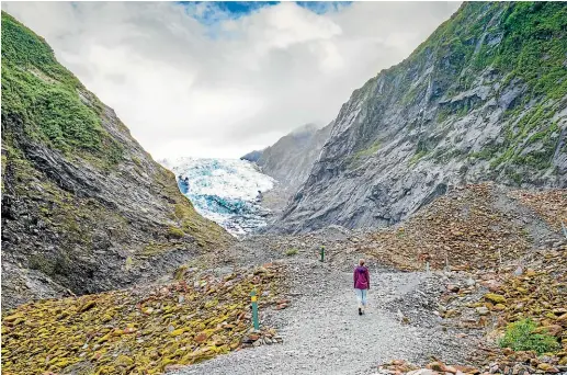  ?? Photos: BROOK SABIN ?? Franz Josef goes through cycles of growth and retreat, but the melt has far outstrippe­d growth in recent decades.