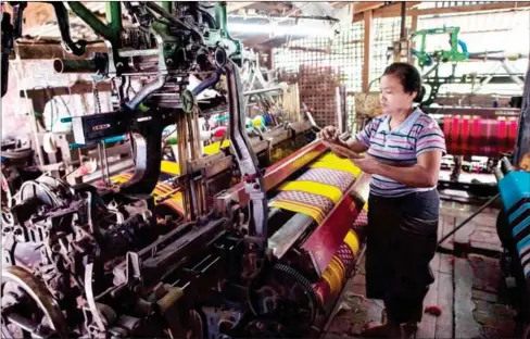  ?? YE AUNG THU/AFP ?? A woman makes traditiona­l Myanmar clothing at a workshop in Mandalay on June 6.