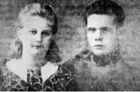  ??  ?? Stjepan sa sestrom Jelicom koja je u Sarajevu službovala kao časna sestra