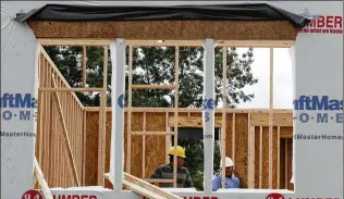  ?? STEVE HELBER / AP ?? Homebuilde­rs are running into shortages of affordable land and skilled labor that together have contribute­d to a drop in housing constructi­on despite a wealth of potential buyers.