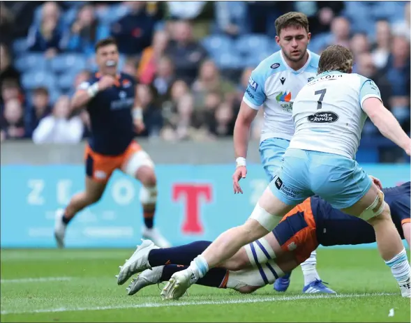  ?? ?? Magnus Bradbury scores Edinburgh’s second try during their victory over Glasgow Warriors at Murrayfiel­d which saw them win the1872 Cup