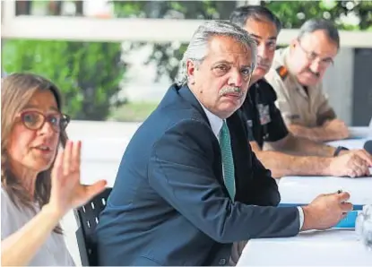  ?? (TÉLAM) ?? Reunión. El Presidente encabezó ayer otro encuentro del comité de crisis, que funciona en Olivos.