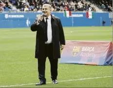  ?? ?? Joan Laporta se dirigió a los jóvenes futbolista­s Les habló del estilo Barça