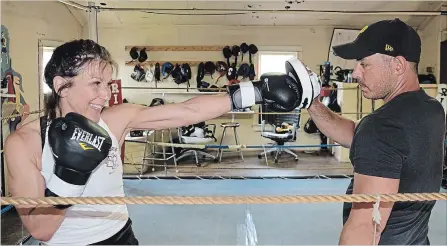  ?? DAVE JOHNSON TORSTAR ?? Boxer Julia Dimarcanto­nio throws a punch at trainer Mark Delle Monache at Napper’s Boxing Club in Welland recently. Dimarcanto­nio is coming off a win in early June at the fifth annual Masters Tournament at Gleason’s Gym in New York.