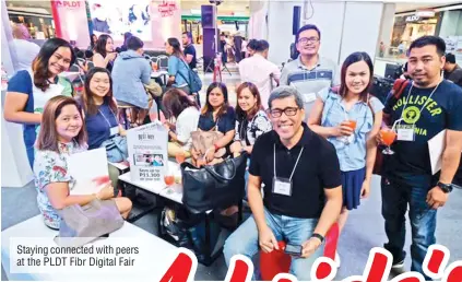  ??  ?? Staying connected with peers at the PLDT Fibr Digital Fair