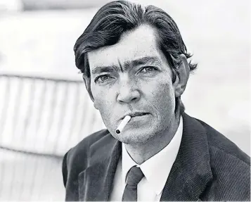  ??  ?? A pesar de su separación, Julio Cortázar heredó a Aurora Bernárdez toda su obra publicada y sus textos.