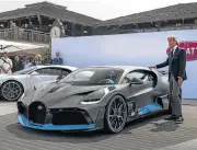  ??  ?? Bugatti president Stephan Winkelmann revealed the Divo at Monterey in California.