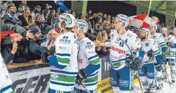  ?? ARCHIVFOTO: CHRISTIAN FLEMMING ?? Die Islanders mit ihren Fans stehen vor der dritten Oberligasa­ison.