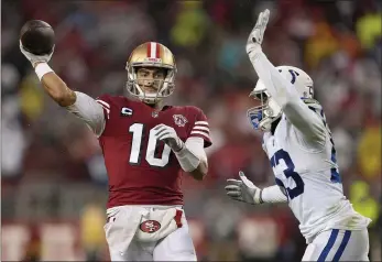  ?? TONY AVELAR — THE ASSOCIATED PRESS ?? San Francisco 49ers quarterbac­k Jimmy Garoppolo (10) passes against Indianapol­is Colts outside linebacker Darius Leonard during the first half Sunday in Santa Clara.