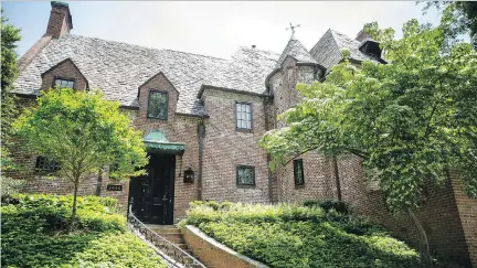  ?? ANDREW HARNIK/THE ASSOCIATED PRESS FILES ?? Last month, Barack and Michelle Obama bought this mansion in Washington, D.C., for $8.1 million.