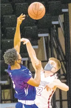  ?? MORNING CALL SHARON K. MERKEL / SPECIAL TO THE ?? The Bangor Slaters faced East Stroudsbur­g High in the 5A boys basketball championsh­ip game on Tuesday night at PPL Center in Allentown. Bangor won 59-54.