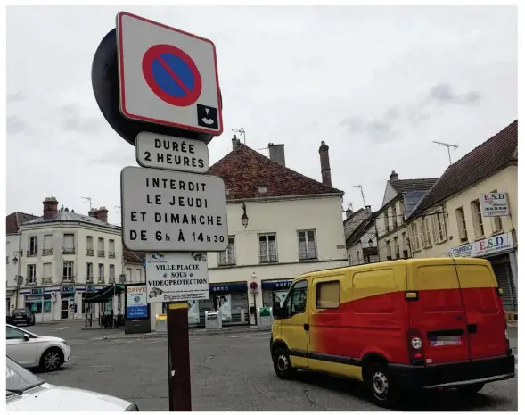  ?? ©LPB ?? À La Ferté-Gaucher, le stationnem­ent en zone bleue ne s’applique que dans quelques rues du centre-ville.