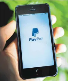  ?? FOTO: LUKAS SCHULZE ?? Das Paypal-Logo auf einem iPhone. Der Bundesgeri­chtshof schränkt nun den Käuferschu­tz des Unternehme­ns ein.